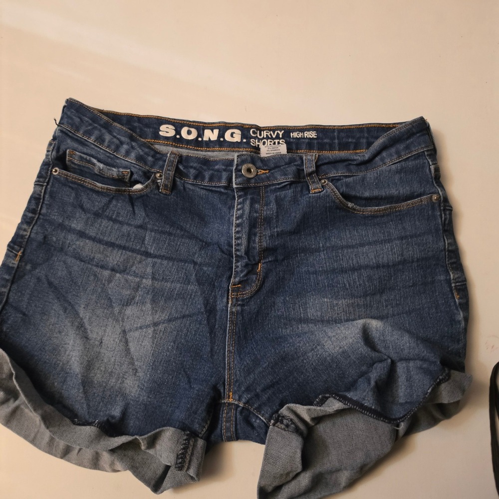 S.O.N.G. Curvy High Rise Denim Shorts Medium Wash Cuffed Blue Size 11/30
